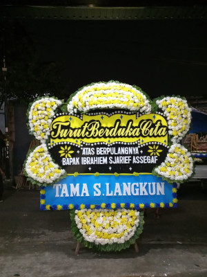 Papan Bunga Duka di Tening